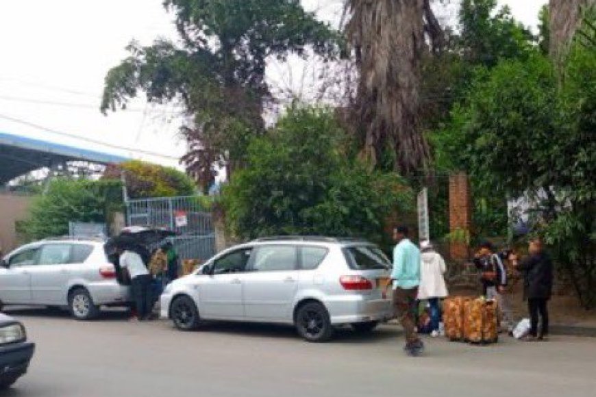 Mu gihe M23 isatira Goma, Abatuye uwo mujyi bari guhungira mu Rwanda