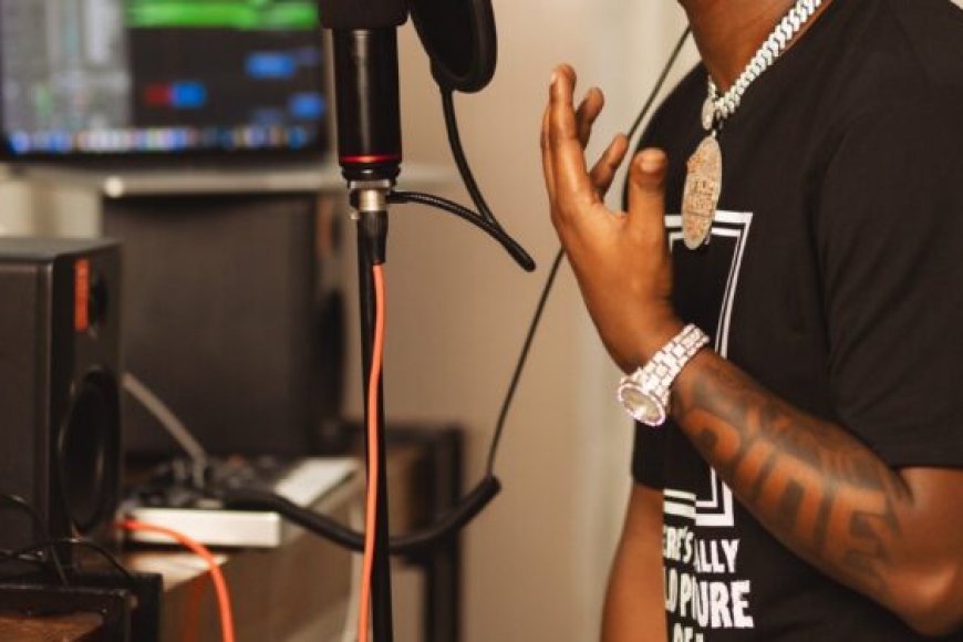 Album ya Bruce Melodie ihagaze ite ku mbuga zicururizwaho imiziki?