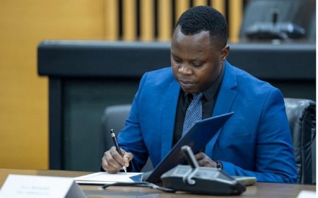 Muri iyi myaka itanu tuzajya duhanga imirimo ibihumbi 250-Misitiri Utumatwishima