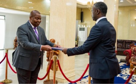 CAR: Kayumba Olivier yashyikirije Perezida Touadéra impapuro zimwemerera kuba ambasaderi