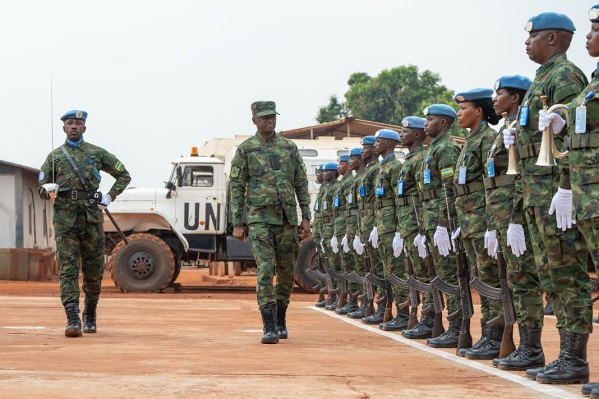Centrafrique: Maj.Gen Nyakarundi yagejeje ubutumwa yahawe na Perezida Kagame ku basirikare bari mu butumwa bw’amahoro
