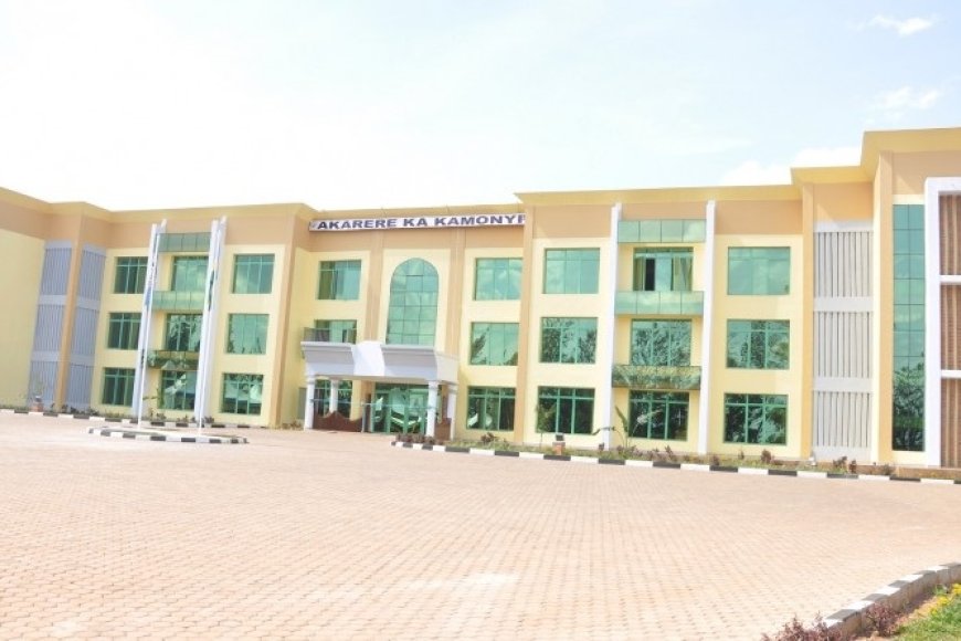 Kamonyi: Batatu biciye umuntu nko muri metero 200 uvuye ku biro kakarere bafashwe