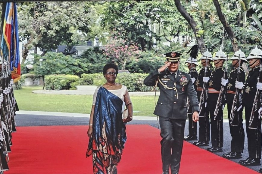 AMAFOTO-Ambasaderi Marie Claire Mukasine yatangiye imirimo yo guhagarira u Rwanda muri Philippine