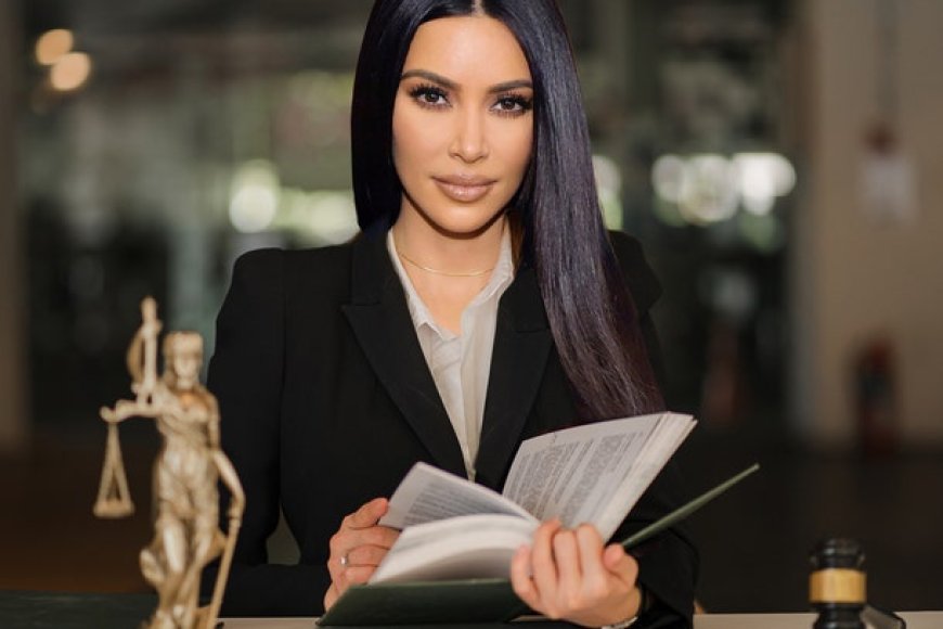Kim Kardashian yakoze ikizami cyimwijiza mu bavoka
