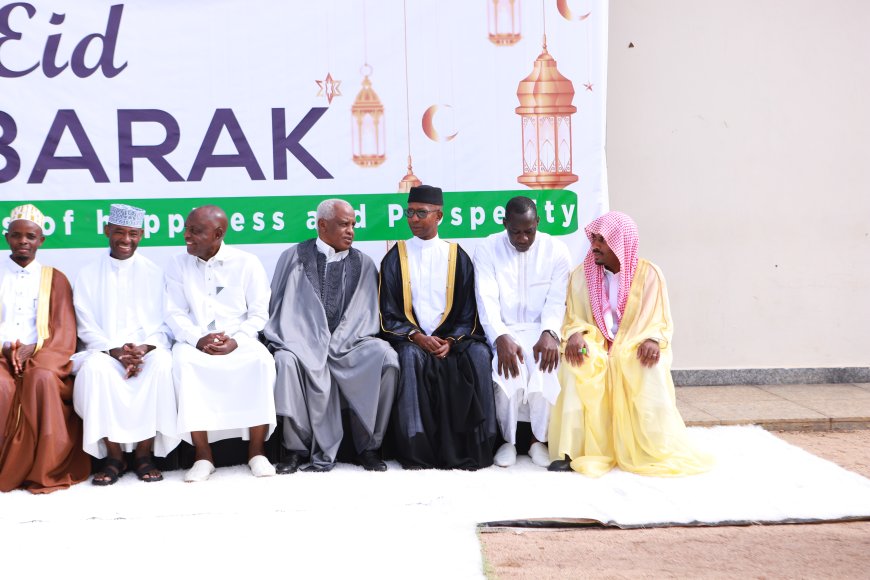 Abayisilamu bizihije umunsi wa Idil Fitri bakeye ku maso