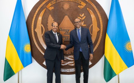 Perezida Kagame yakiriye mu biro bye umuyobozi wa AU