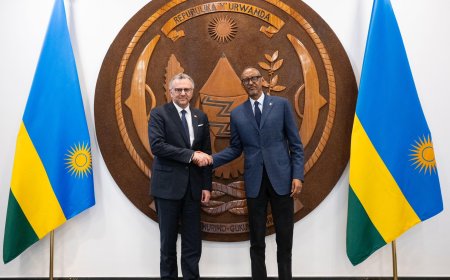 Perezida Kagame yaganiriye n’Umujyanama mukuru wa Trump