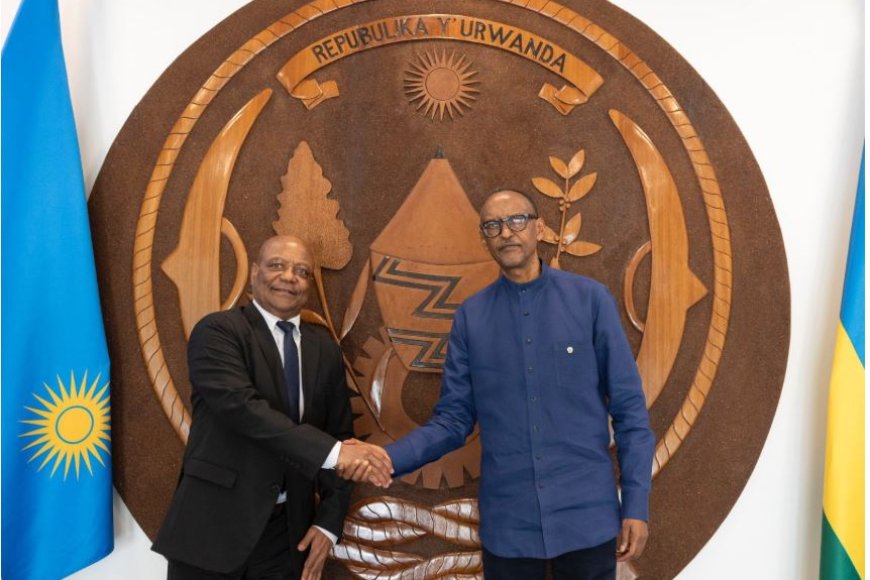 Perezida Kagame yasezeye kuri Amb. Maj Gen Ramson Godwin wa Tanzania ubwo yasozaga imirimo ye