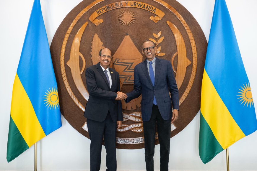 Perezida Kagame yakiriye mu biro bye umuyobozi wa AU