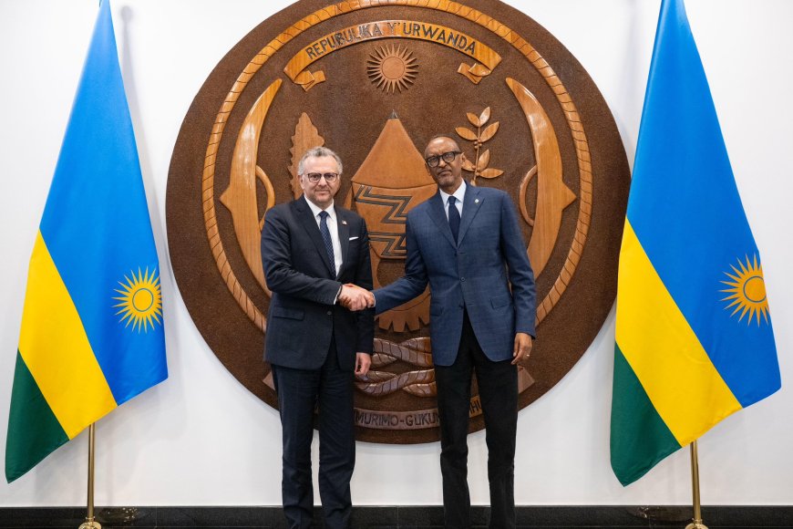 Perezida Kagame yaganiriye n’Umujyanama mukuru wa Trump