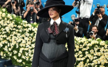 Rihanna yahishuye ko atwite (Amafoto)