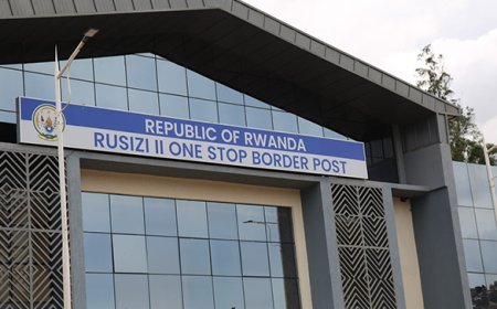 Minisitiri Gasore yasabye abikorera gutangira imyiteguro yo kubyaza umusaruro icyambu cya Rusizi