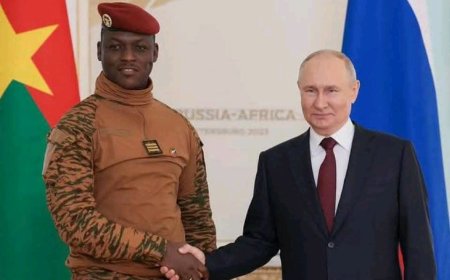 Ibrahim Traoré utajya imbizi n'Uburengerazuba bw'Isi, yitabiriye ibirori byo kwizihiza instinzi y'Abasoviyete