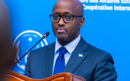 Amb.Nduhungirehe asubiza amahanga: U Rwanda rugendera ku mahitamo yarwo, si ku gitutu
