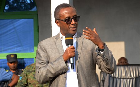 Rubavu: Minisitiri Biruta  yasabye abadukanye ingeso yo kurwanya inzego z’umutekano kubireka