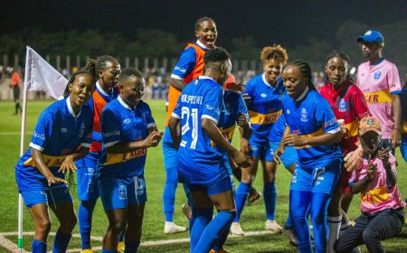 Abakinnyi ba Rayon Sports barimo gusohorwa mu mazu bacumbitsemo