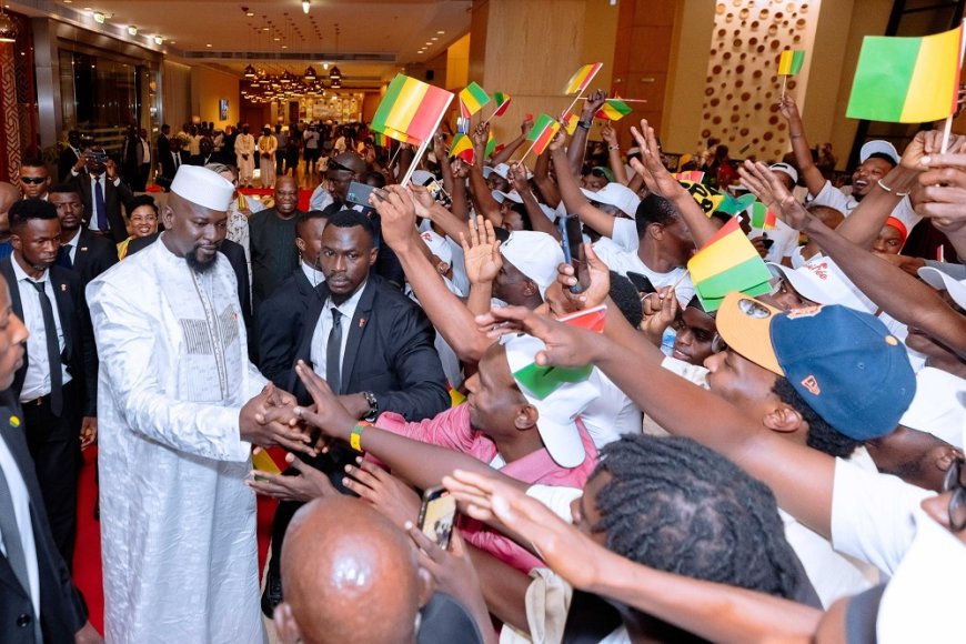 Perezida Doumbouya uri mu Rwanda yakiranywe urugwiro