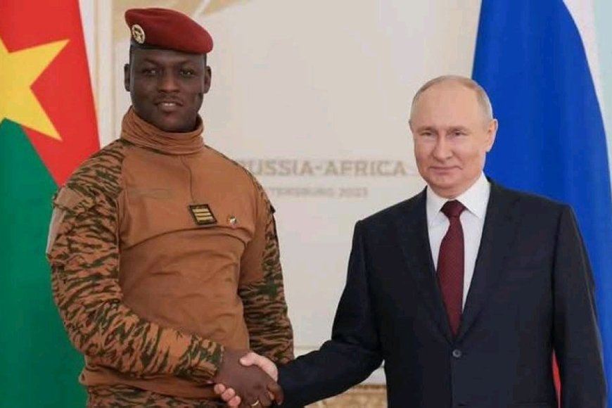 Ibrahim Traoré utajya imbizi n'Uburengerazuba bw'Isi, yitabiriye ibirori byo kwizihiza instinzi y'Abasoviyete