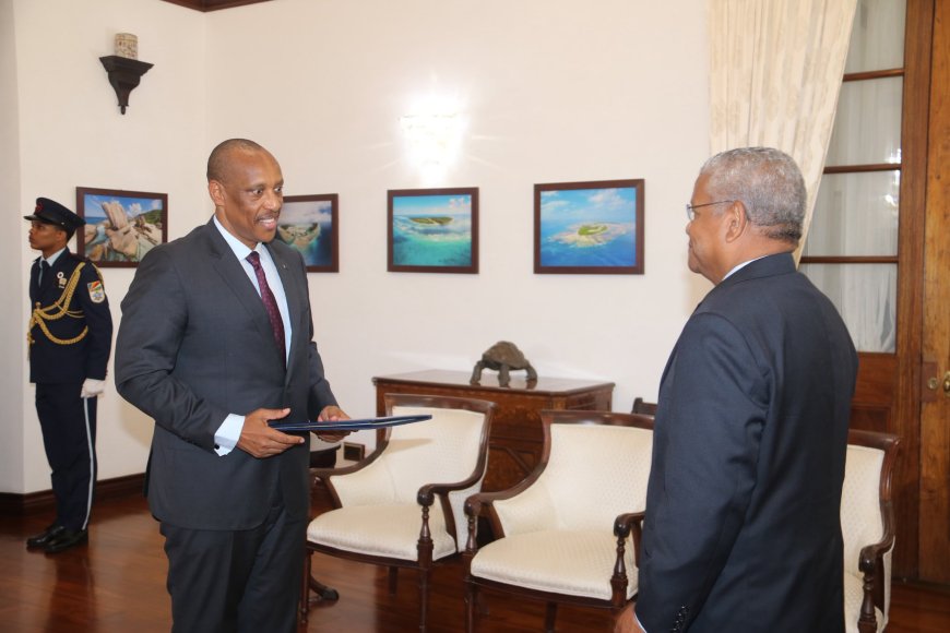 Amb. Nyamvumba yatanze impampuro zimwemerera guhagararira u Rwanda muri Seychelles