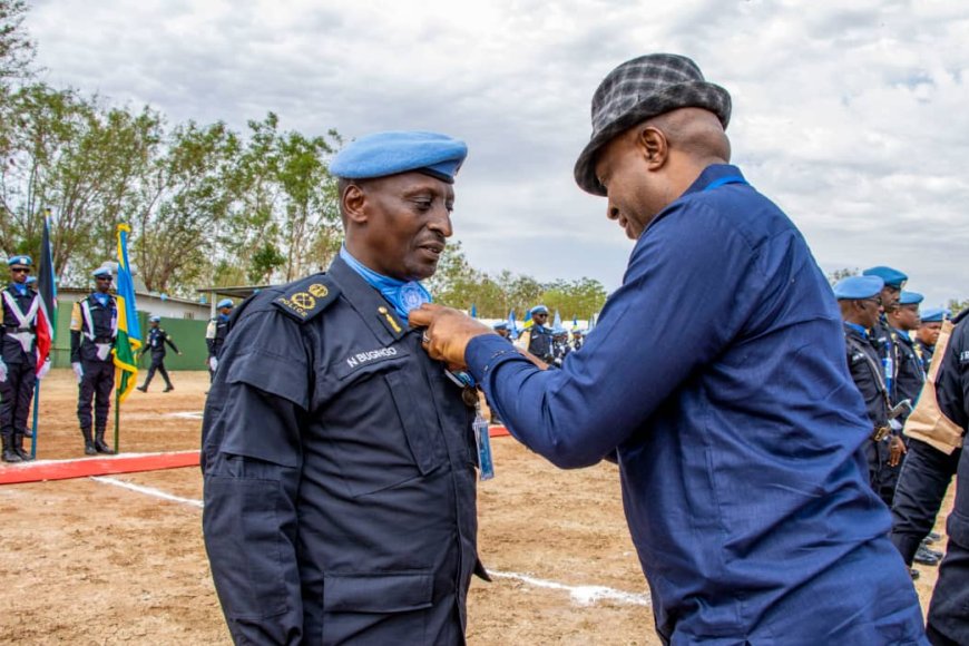 Abapolisi 240 bambitswe imidali y’ishimwe