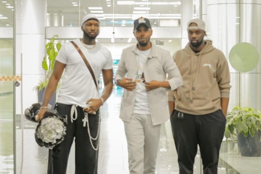 Abakobwa bambaye ibiriho amafoto ye, guherekezwa na polisi n'imodoka zanditseho izina rye: Ijoro rya The Ben I Kampala-AMAFOTO