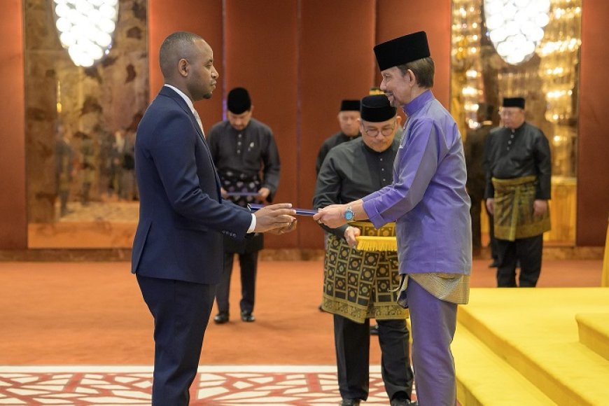 Amb. Jean de Dieu Uwihanganye yatanze impapuro zo guhagararira u Rwanda muri Brunei 