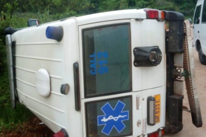 Rusizi: Imbangukiragutabara yarenze umuhanda ikomeretsa umwe