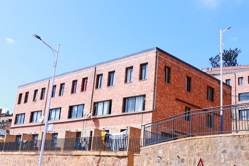 Ahahoze ruhurura ya Mpazi hubatswe amazu agaragara gake muri Afurika