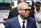 Chris Brown yagejejwe mu rukiko ahakana ibyaha aregwa