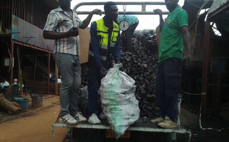 Gisozi: Abacuruza inyuma bungukiye mu nkongi yibasiye agakiriro