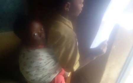 Rutsiro: Umwana yagiye mu kizamini ahetse murumuna we