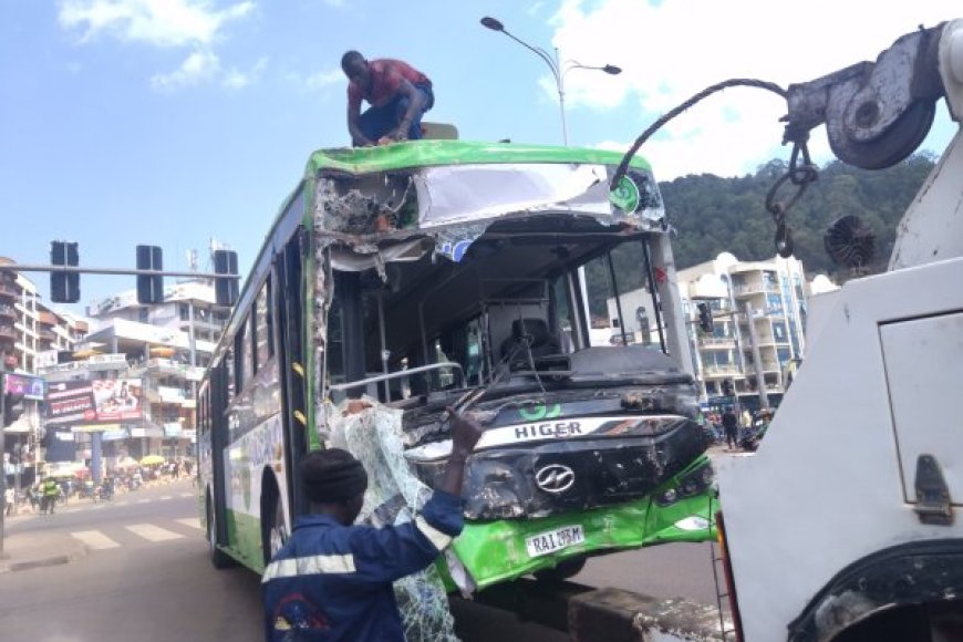 Nyarugenge: Bus itwara abagenzi yakoreye impanuka muri Gare ya Nyabugogo