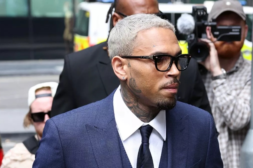 Chris Brown yagejejwe mu rukiko ahakana ibyaha aregwa