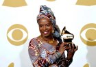 Angélique Kidjo yabaye Umunyafurika wa mbere ugiye guhabwa inyenyeri ya 'Hollywood Walk of Fame'
