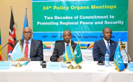 Gen Mubarakh Muganga mu bitabiriye inama ya 34 ya EASF iri kubera muri Somalia