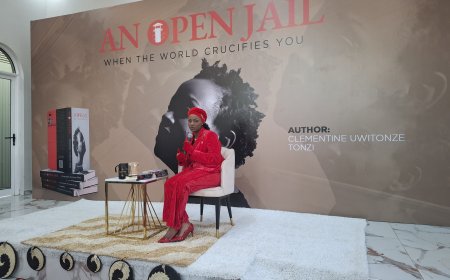 Tonzi yashyize hanze igitabo yise "An Open Jail"