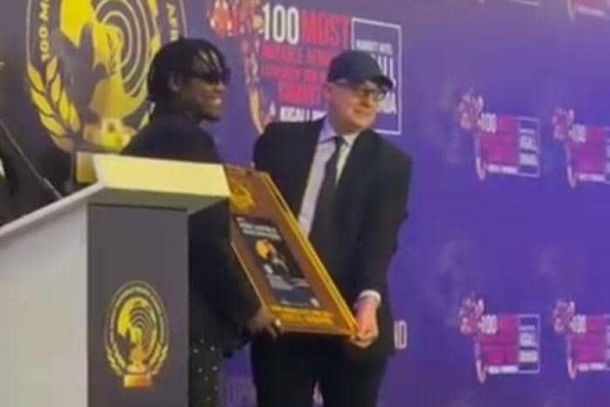 Bruce Melodie yahawe igihembo mu bantu 100 bahize abandi