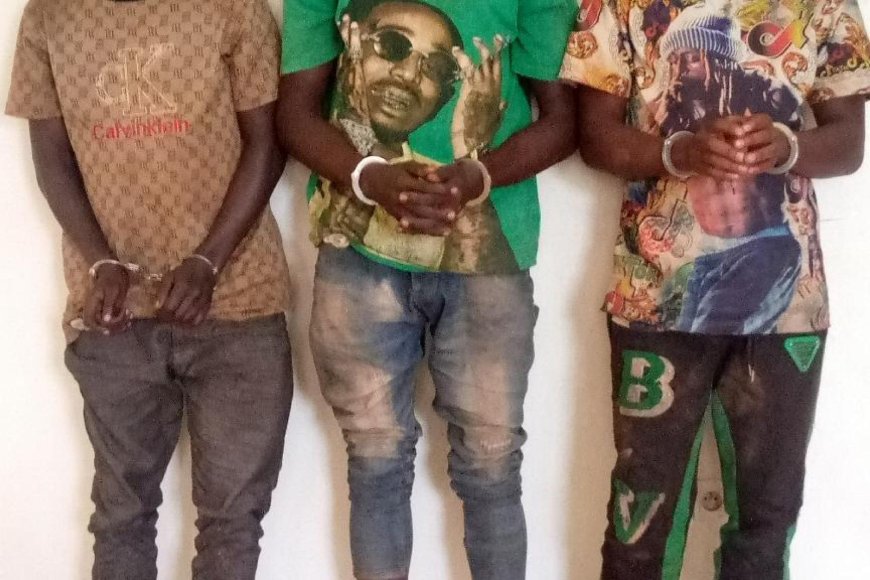 Gasabo: Polisi yafatiye mu cyuho abantu batatu batekaga kanyanga