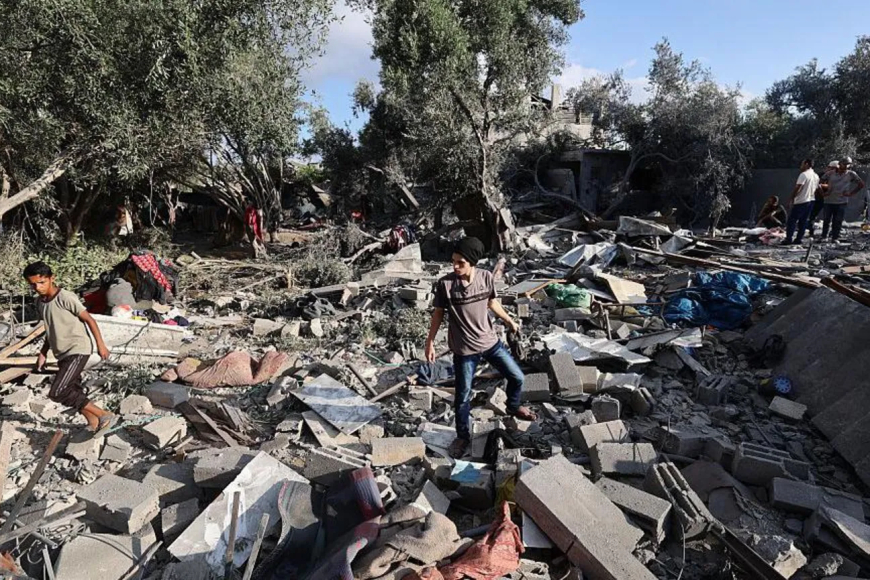 Gaza : Abana batandatu baje gushaka amazi babona ibisasu