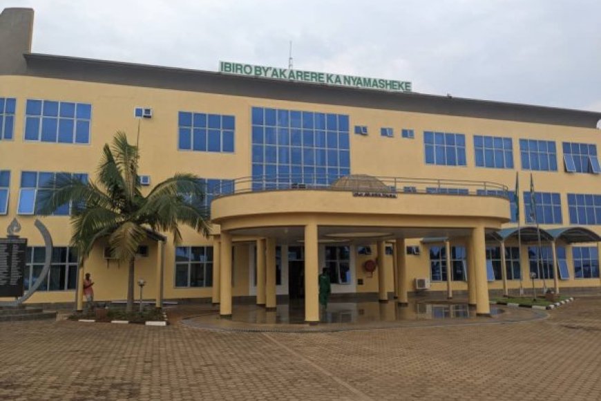 Nyamasheke: Abantu babiri batwitswe babakekaho ubujura