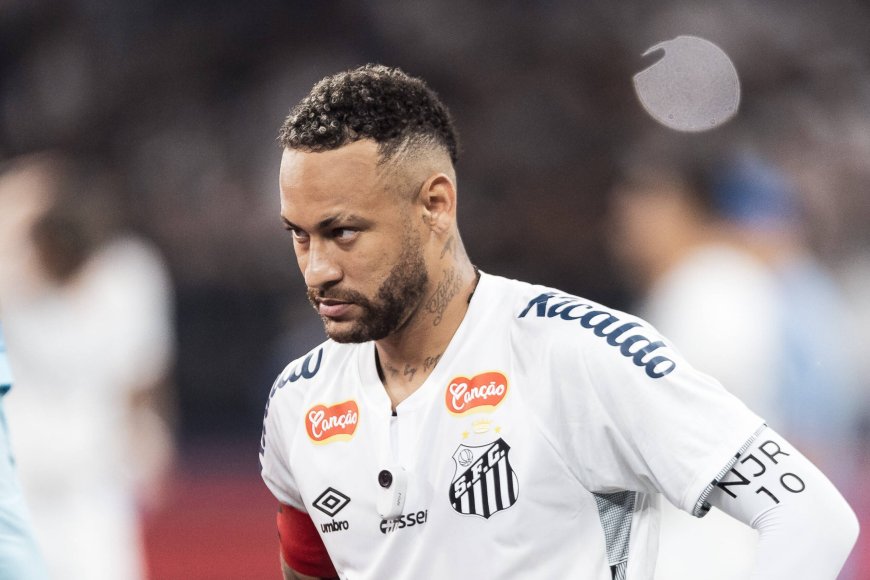 Neymar JR yatukanye n’abafana hitabazwa abakinnyi bagenzi be