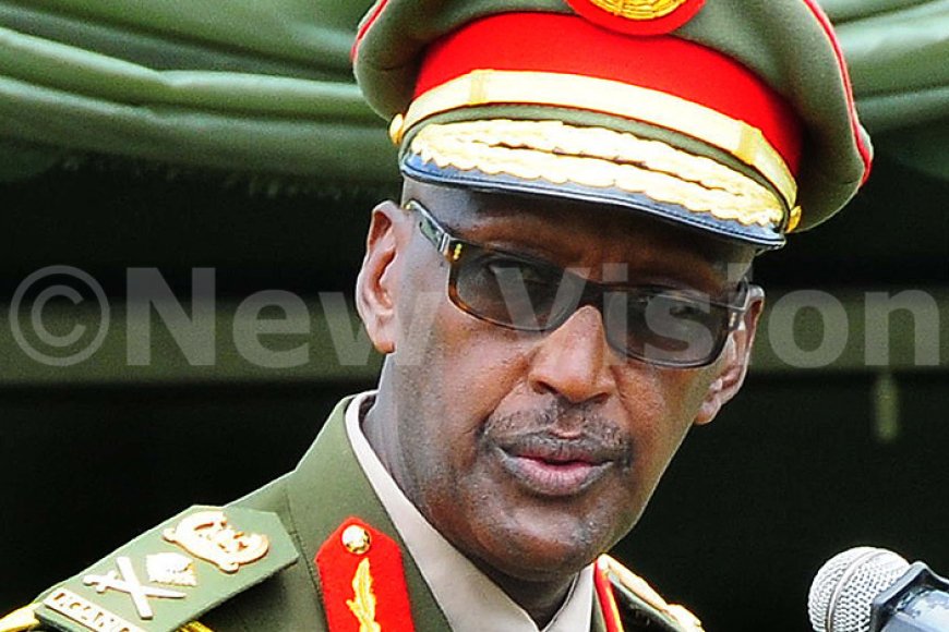 Gen Tumukunde yagiye kwisobanura imbere y'ubutegetsi bwa NRM