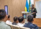 Umugaba Mukuru w’Ingabo z’u Rwanda, Gen. Mubarakh Muganga, yakiriye intumwa za gisirikare zo muri Sri Lanka