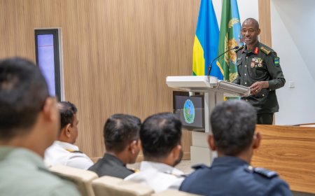 Umugaba Mukuru w’Ingabo z’u Rwanda, Gen. Mubarakh Muganga, yakiriye intumwa za gisirikare zo muri Sri Lanka