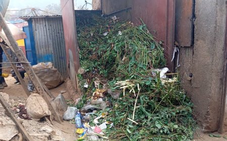 Gitega: Impungenge ku buzima bw'abaturage bakorera mu mwanda n'umunuko ukabije