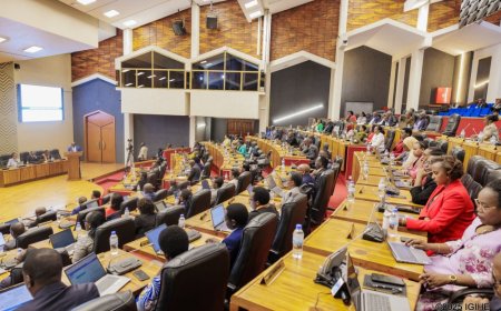 Mu Rwanda hazubakwa ibilometero birenga 300 by’imihanda ya kaburimbo