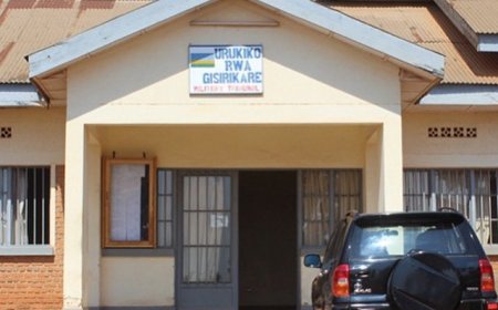 Isomwa ry'urubanza rurimo abanyamakuru 3 ryimuwe