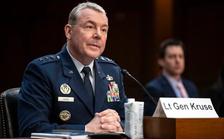 Umuyobozi w'ubutasi bw’igisirikare cya Amerika yirukanywe