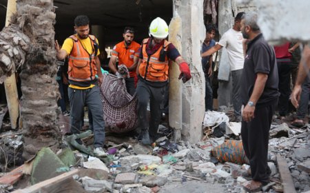 Israeli Strikes on Gaza’s Nasser Hospital Kill 15, Including Four Journalists
