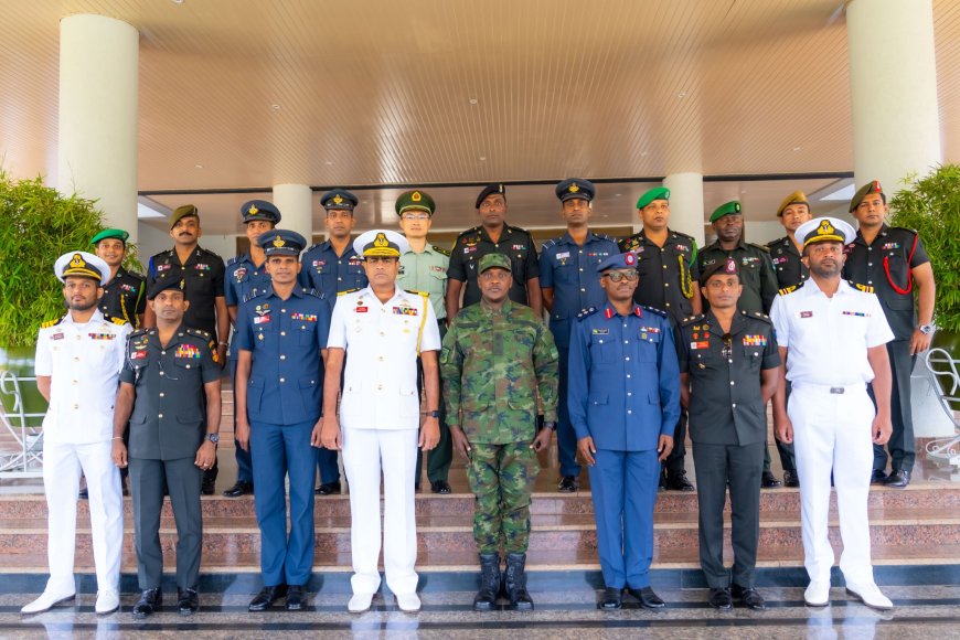 Itsinda rigizwe n’abasirikare bakuru ba Sri Lanka ryasuye RDF